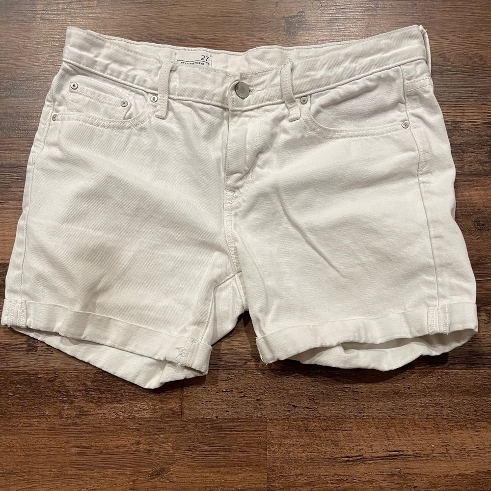 GAP White Sexy Boyfriend Shorts WomenSize 28